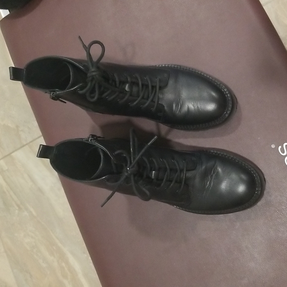 Vince Cabria leather lug boots. - Picture 5 of 8